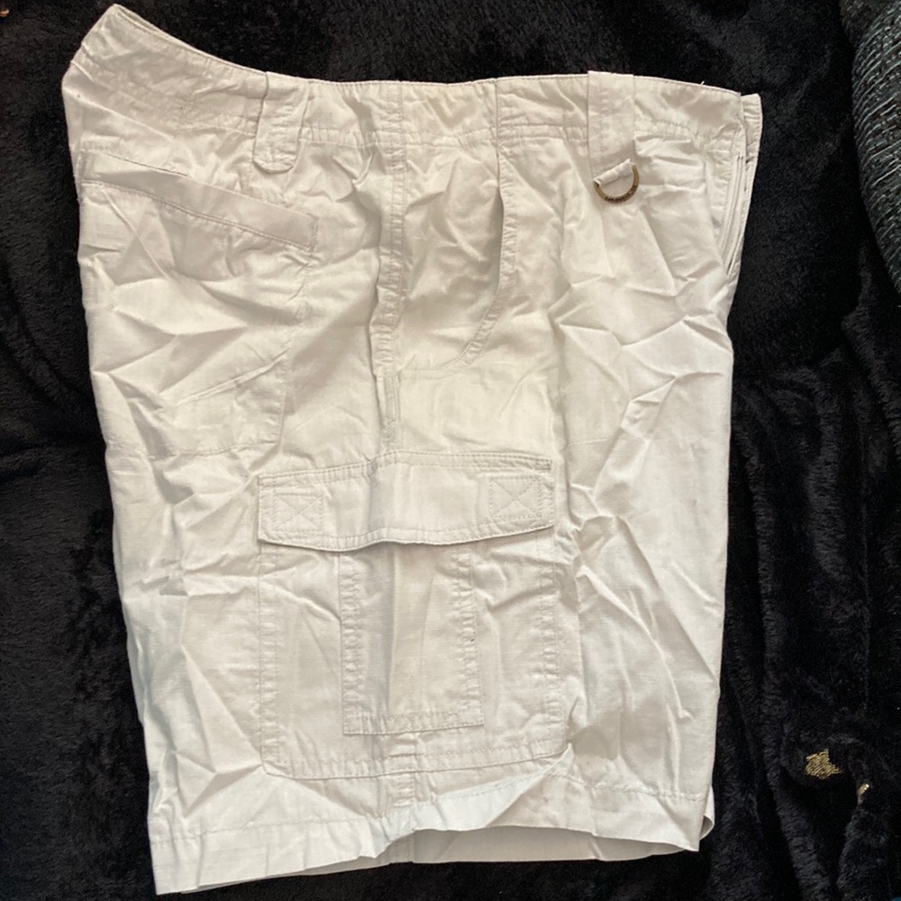 NWOT High Waisted Cream Cargo Shorts by Caribbean Joe sz 10